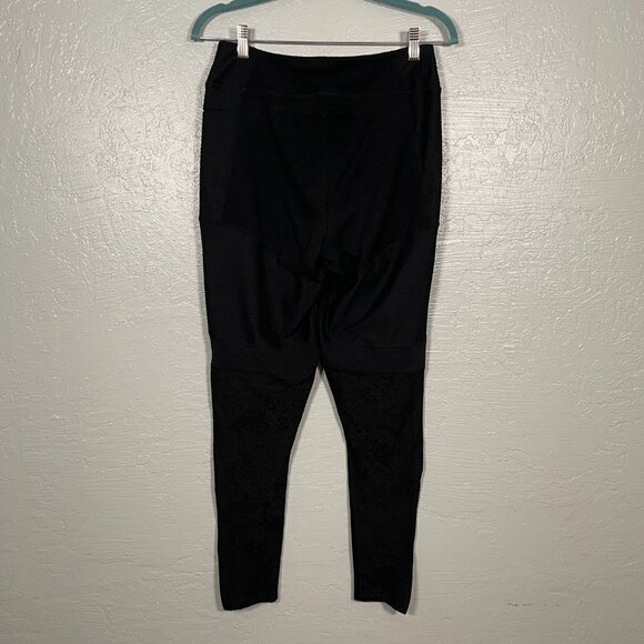 Gymshark Women L Black Textured Sculpting Leggings Pocket Athletic Workout - Picture 6 of 9